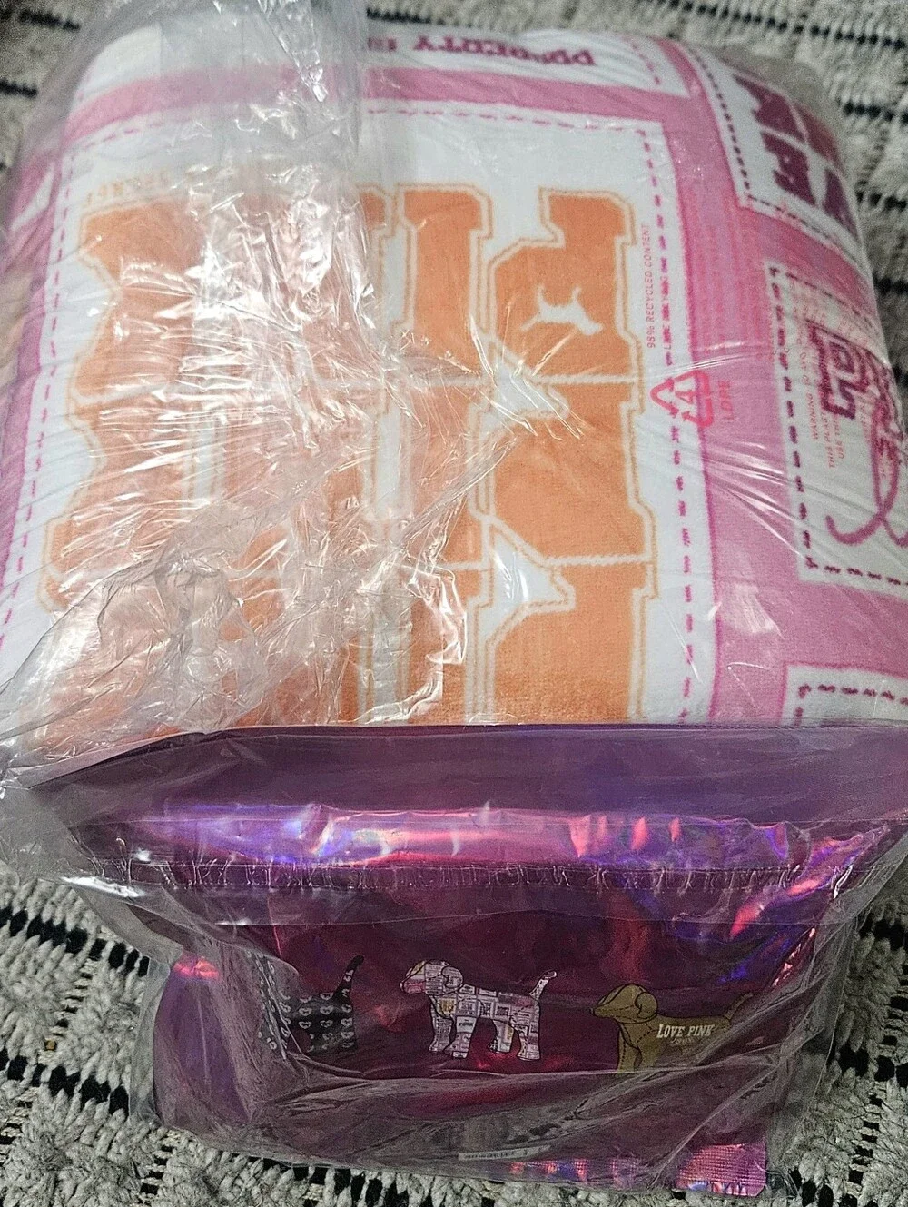 PINK VS PINK FRIDAY COZY SHERPA THROW BLANKET 50x60 & MYSTERY DOG BUNDLE new